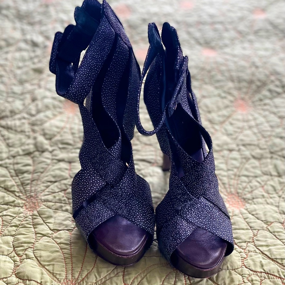 BCBGMaxAzria heels - Picture 2 of 6